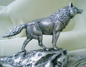 Металлическая скульптура"Волк"в натуральную величину,камень выполнен из металла. - Изображение #1, Объявление #1172925